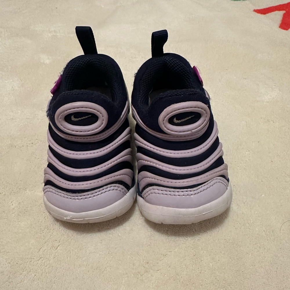 Nike Dynamo Free Sneakers